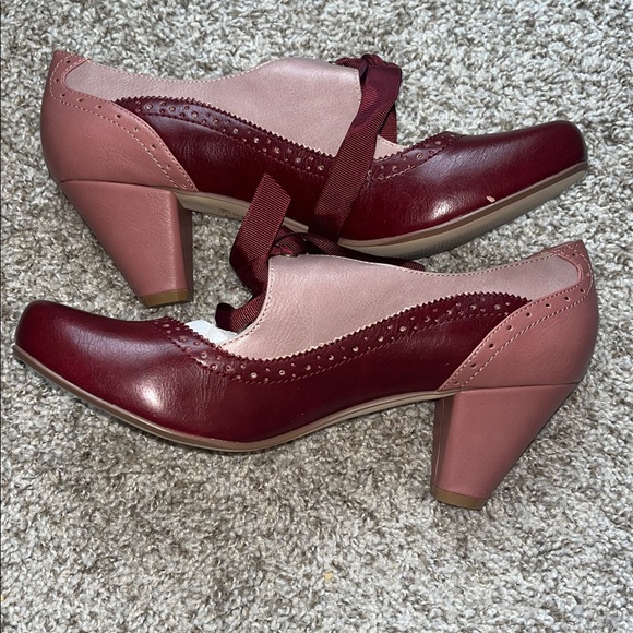 Chelsea Crew Monroe Heels by Chelsea NEW
ModCloth pinups shoes - Picture 2 of 13